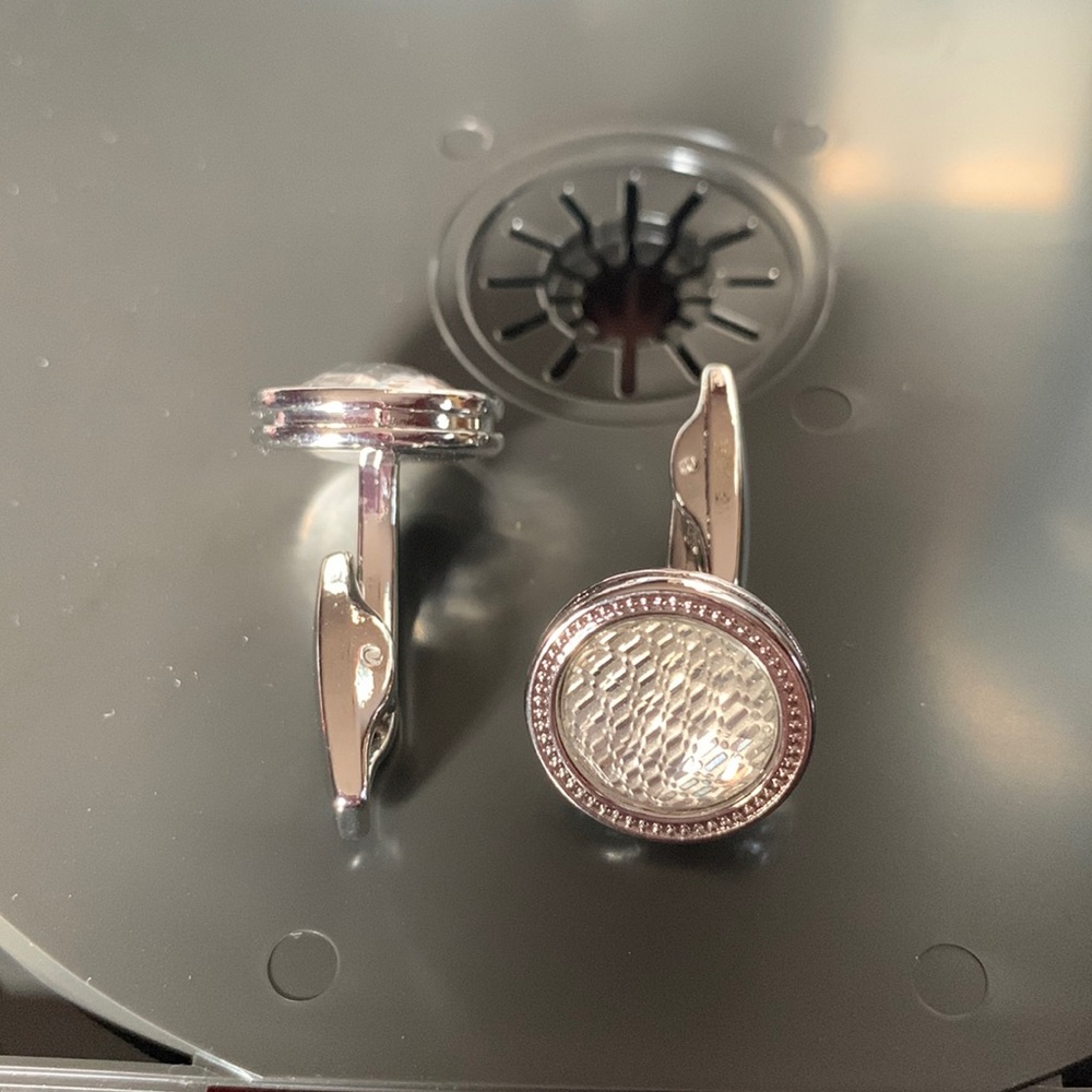 J. Ver men’s or women’s cuff links